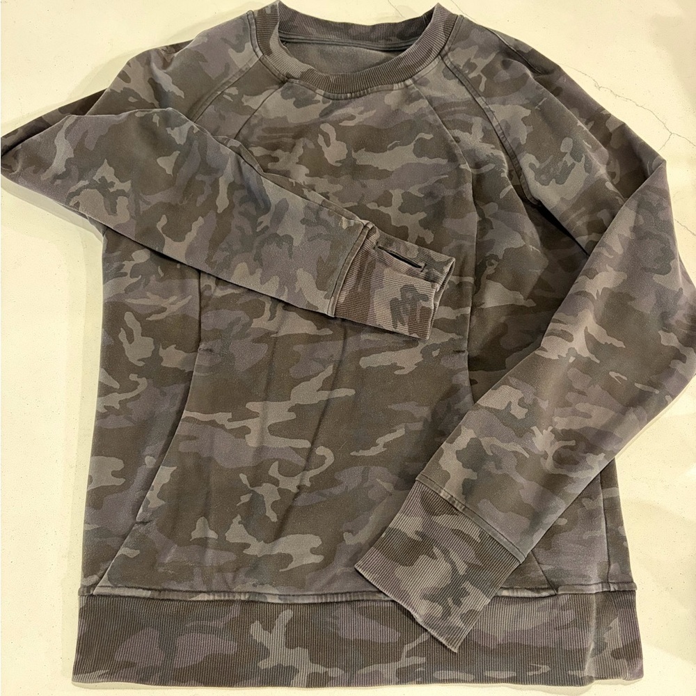 Lululemon Camo scuba crew
